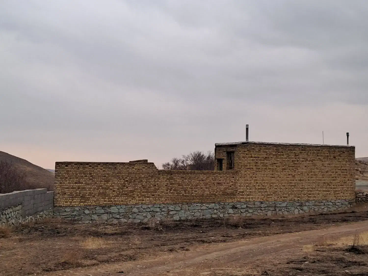 خانه کلنگی در روستای سرسبز الولک