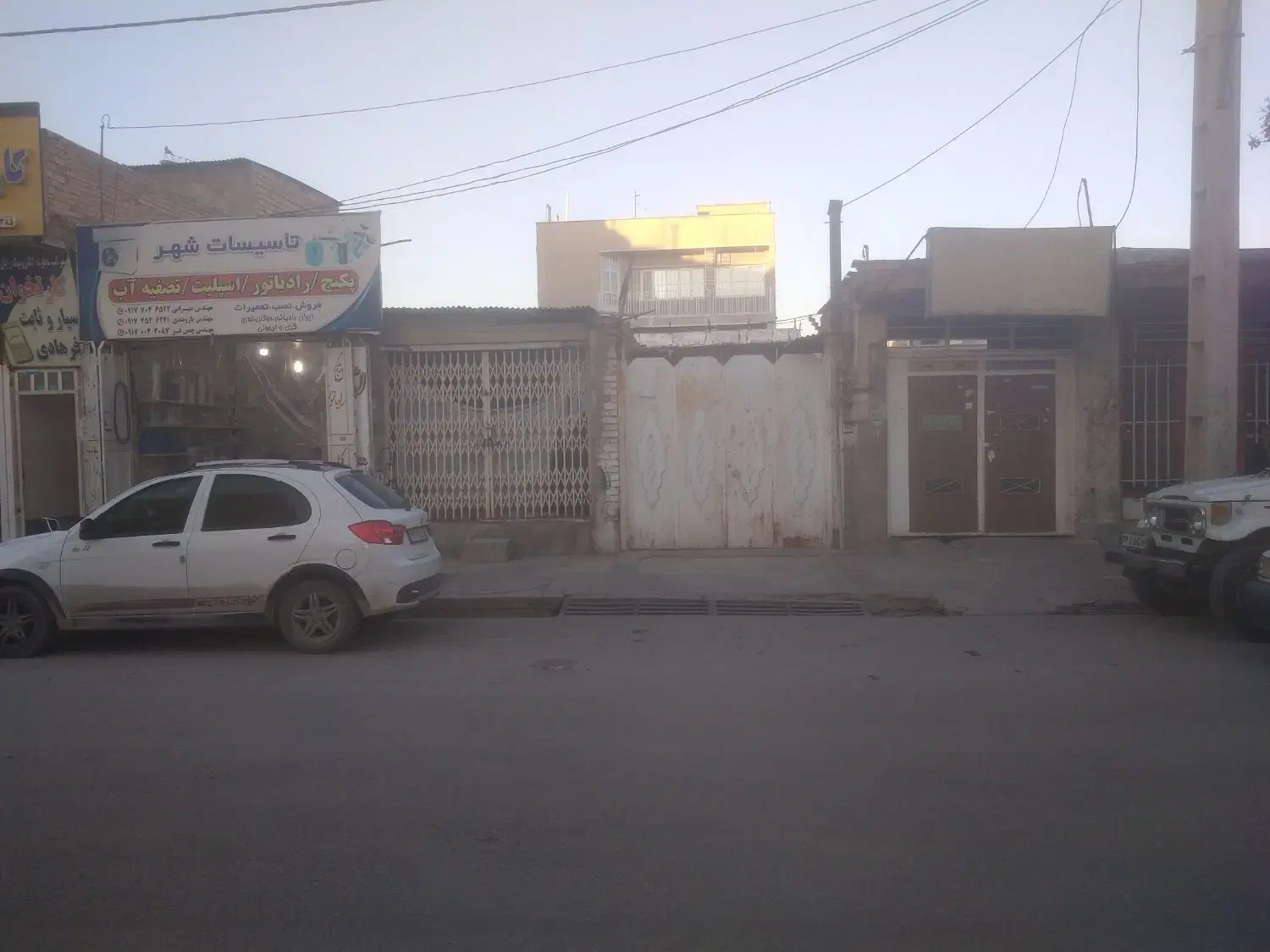 رهن و اجاره دو باب مغازه تجاری ۲۰متری بیمارستان.