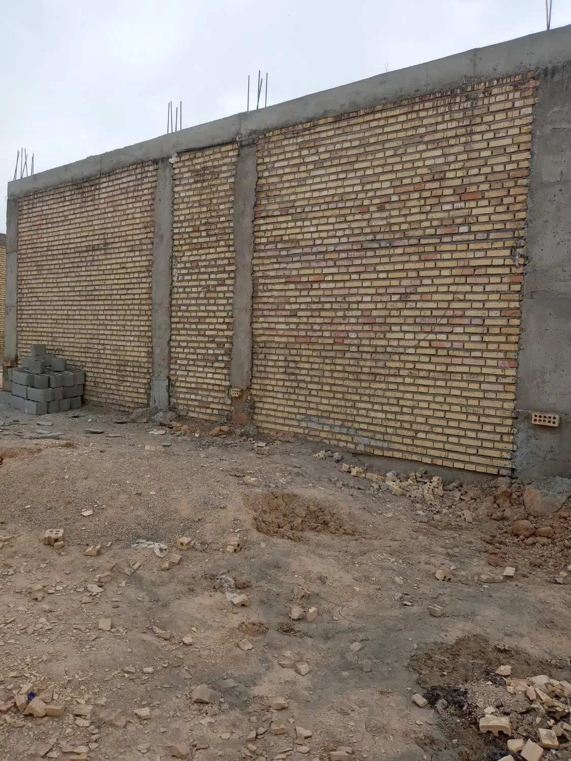 خانه نیمه ساز عمله سیف