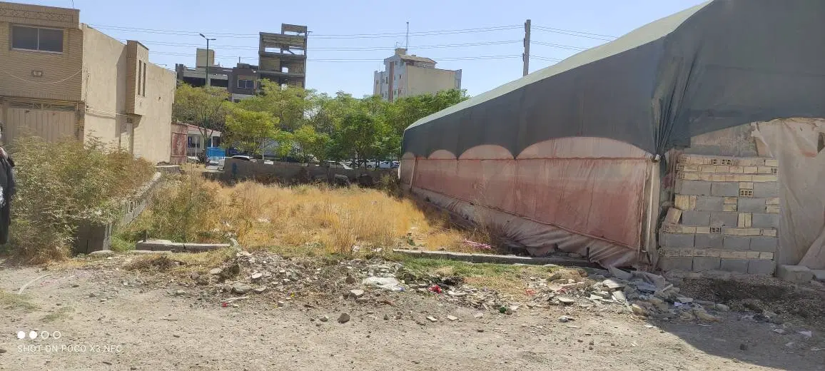 زمین درچه لب جاده اصلی ، روبروی میدان ولایت