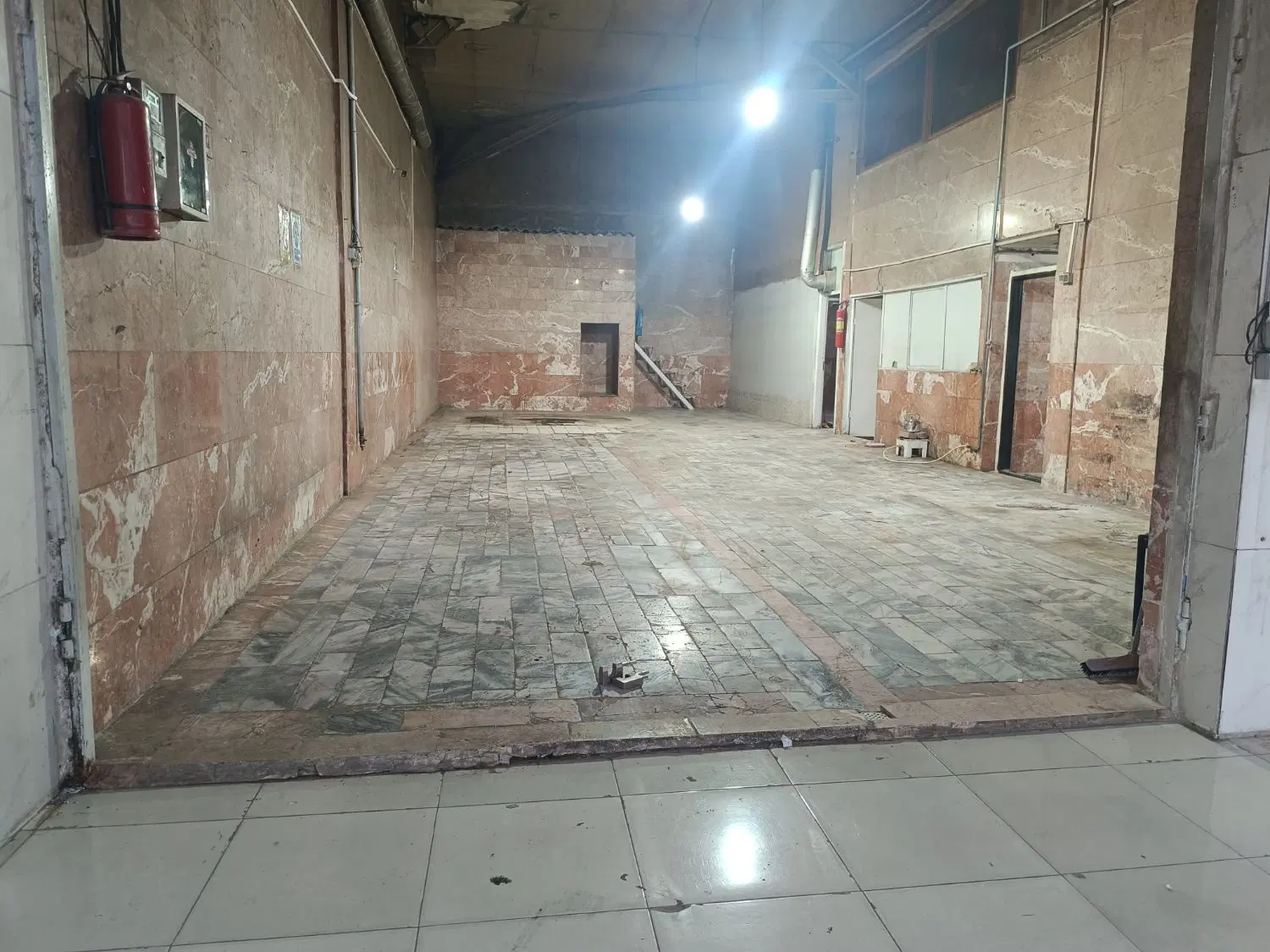 مغازه موادغذایی