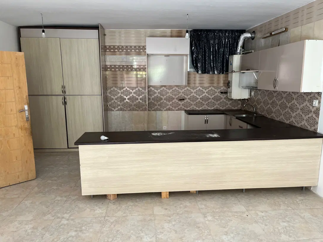 منزل مسکونی با حیاط اختصاصی