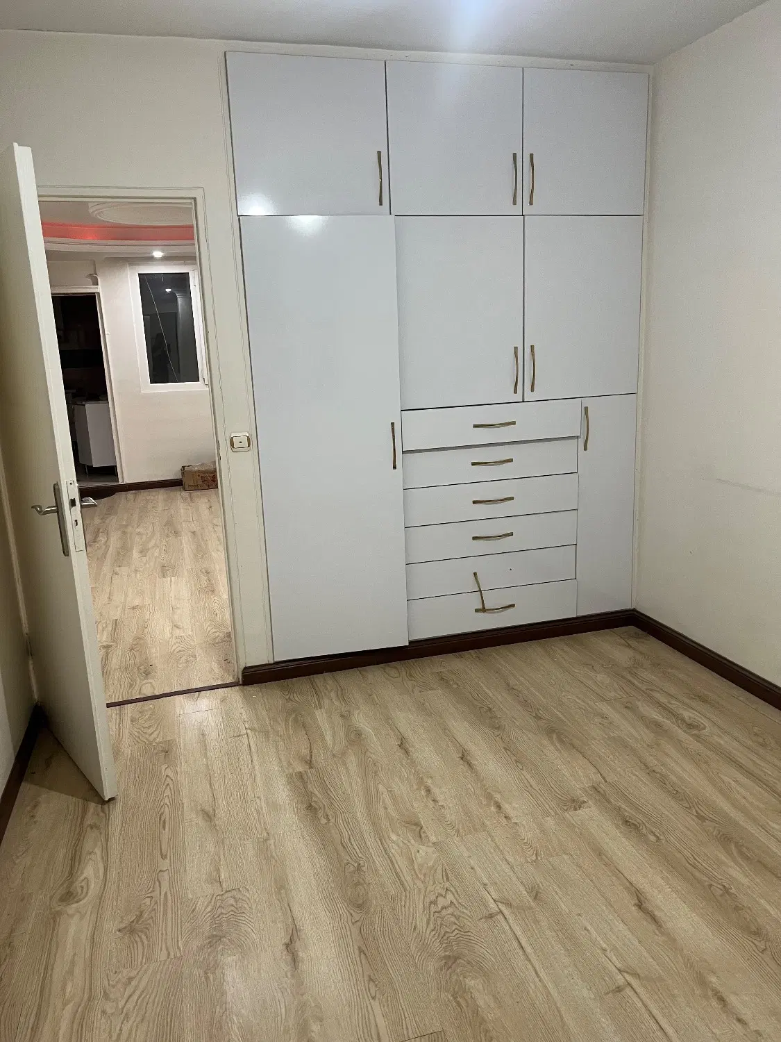 واحد ۷۳ متری سند دار تاپ ترین لوکیشن منطقه