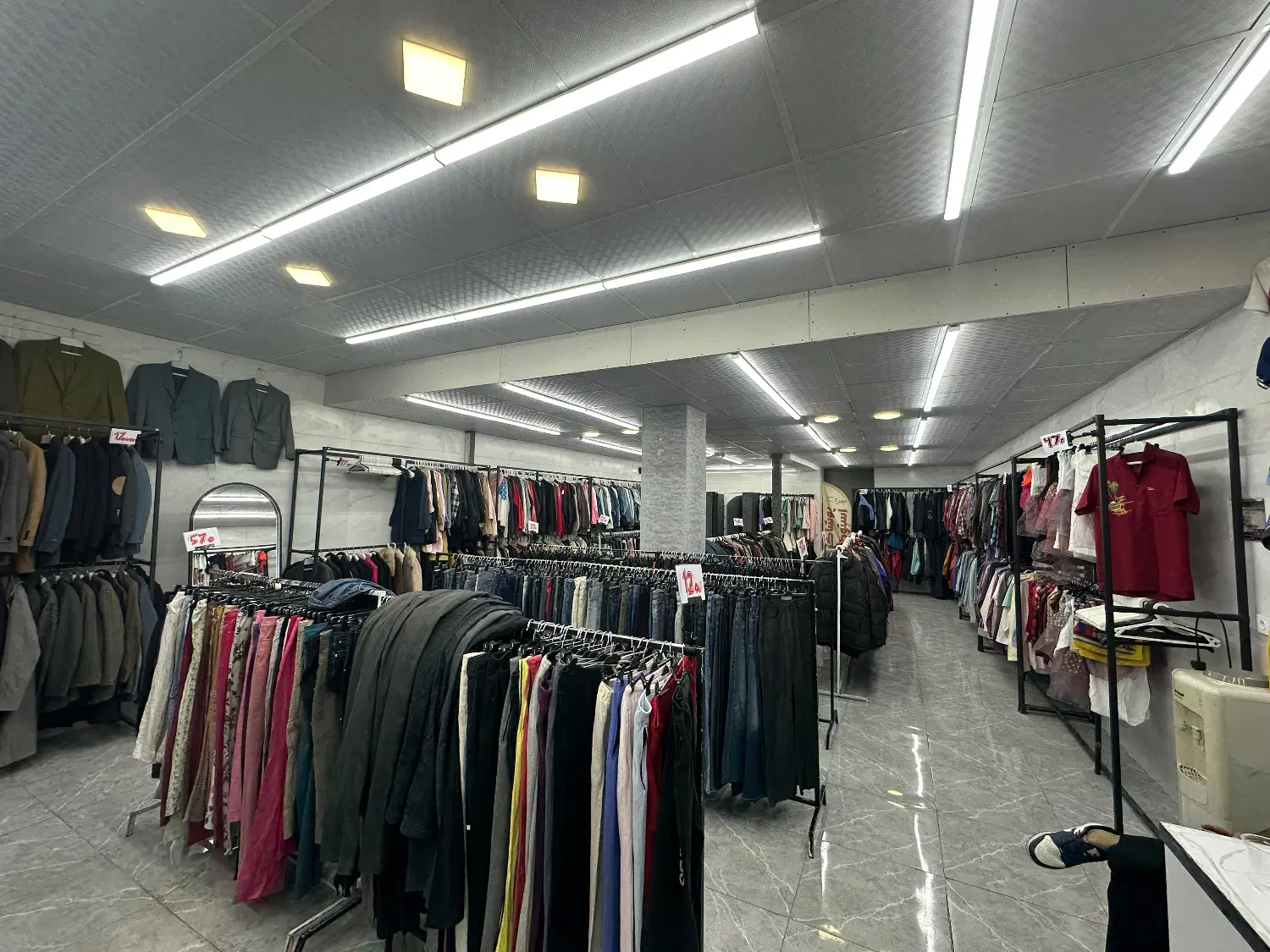 فروش دوباب مغازه بر خیابان اصلی متراژ ۱۶۰متر نوساز