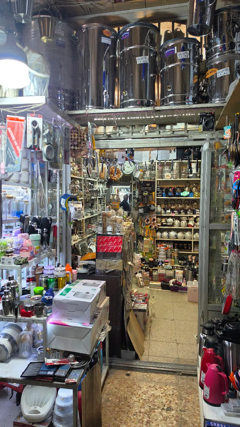 فروش سرقفلی ۳۱ متر مغازه و ۱۰ متر بالکن