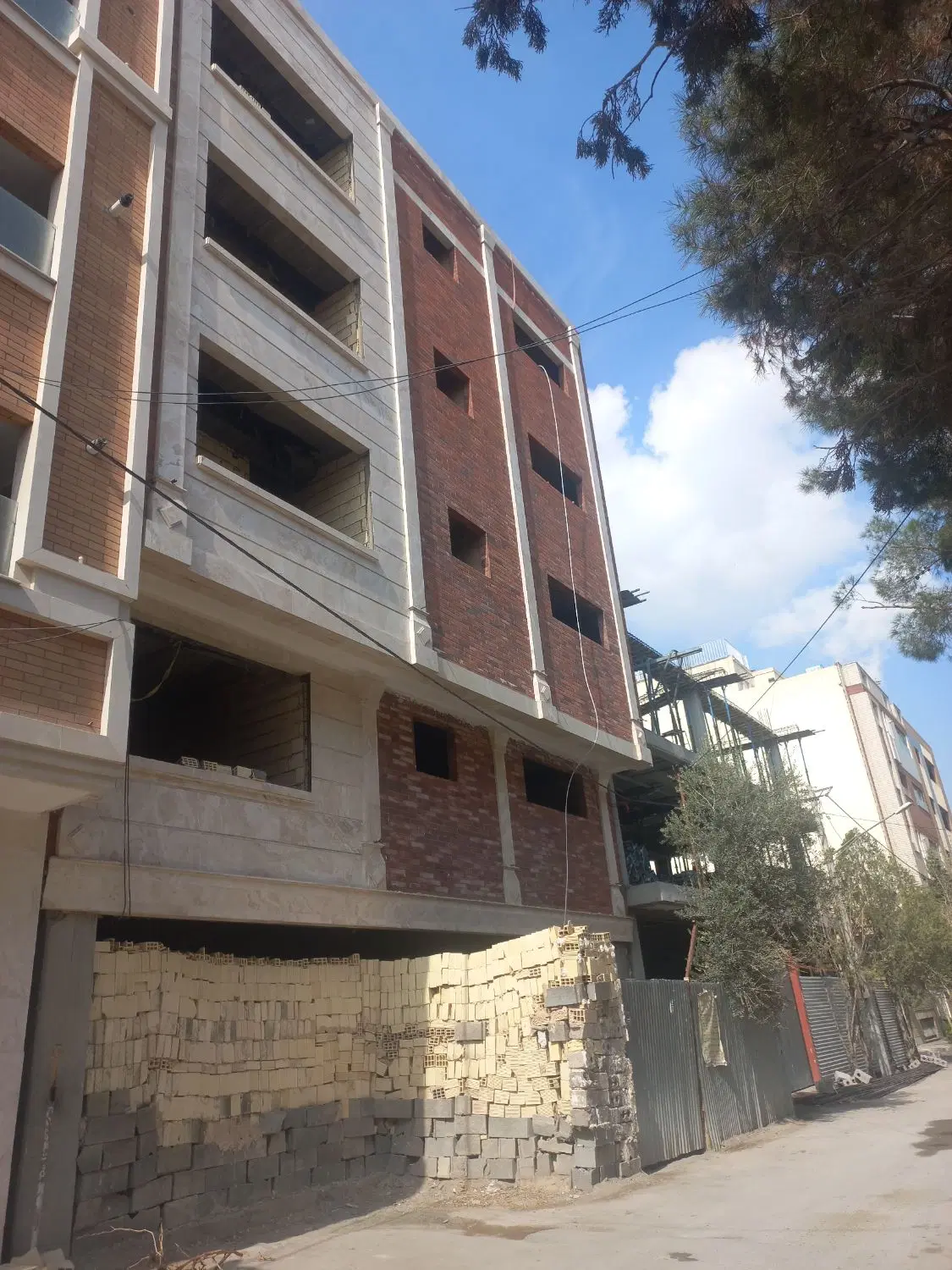 اپارتمان ۱۳۵ متری سه خواب معاوضه با واحد بزرگتر