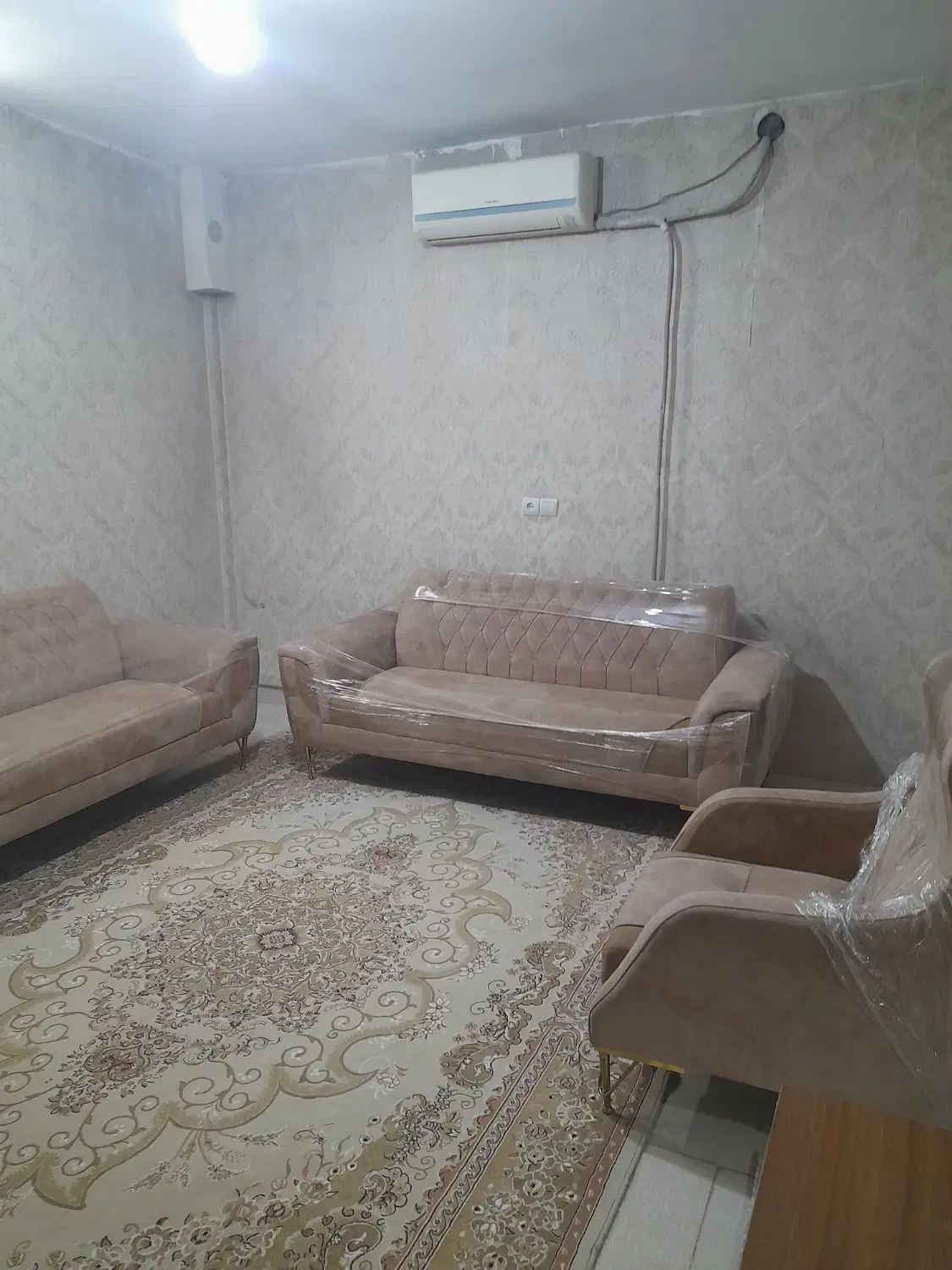 هم‌خونه‌میخوام‌فقط‌خانم‌تماس‌بگیره