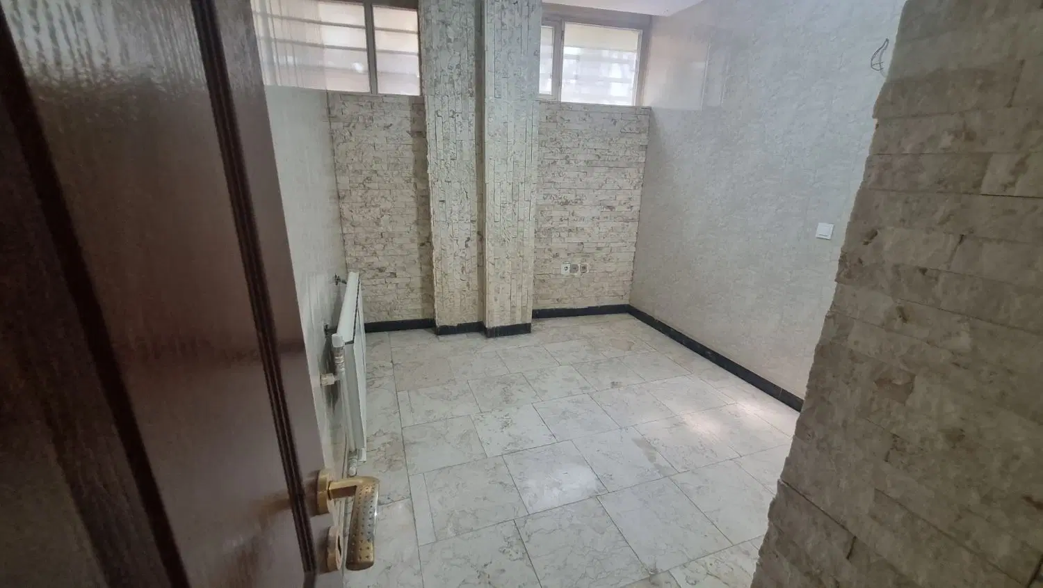 ۹۰ متر زیرهمکف با آسانسور و انباری