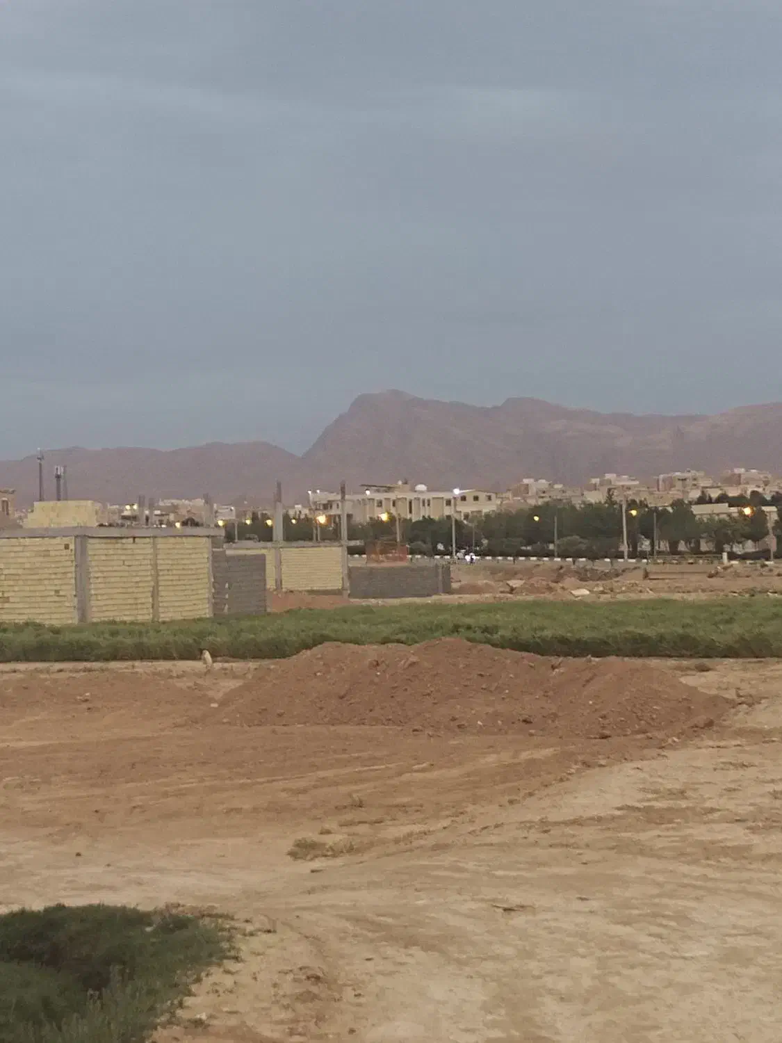 زمین105 متری