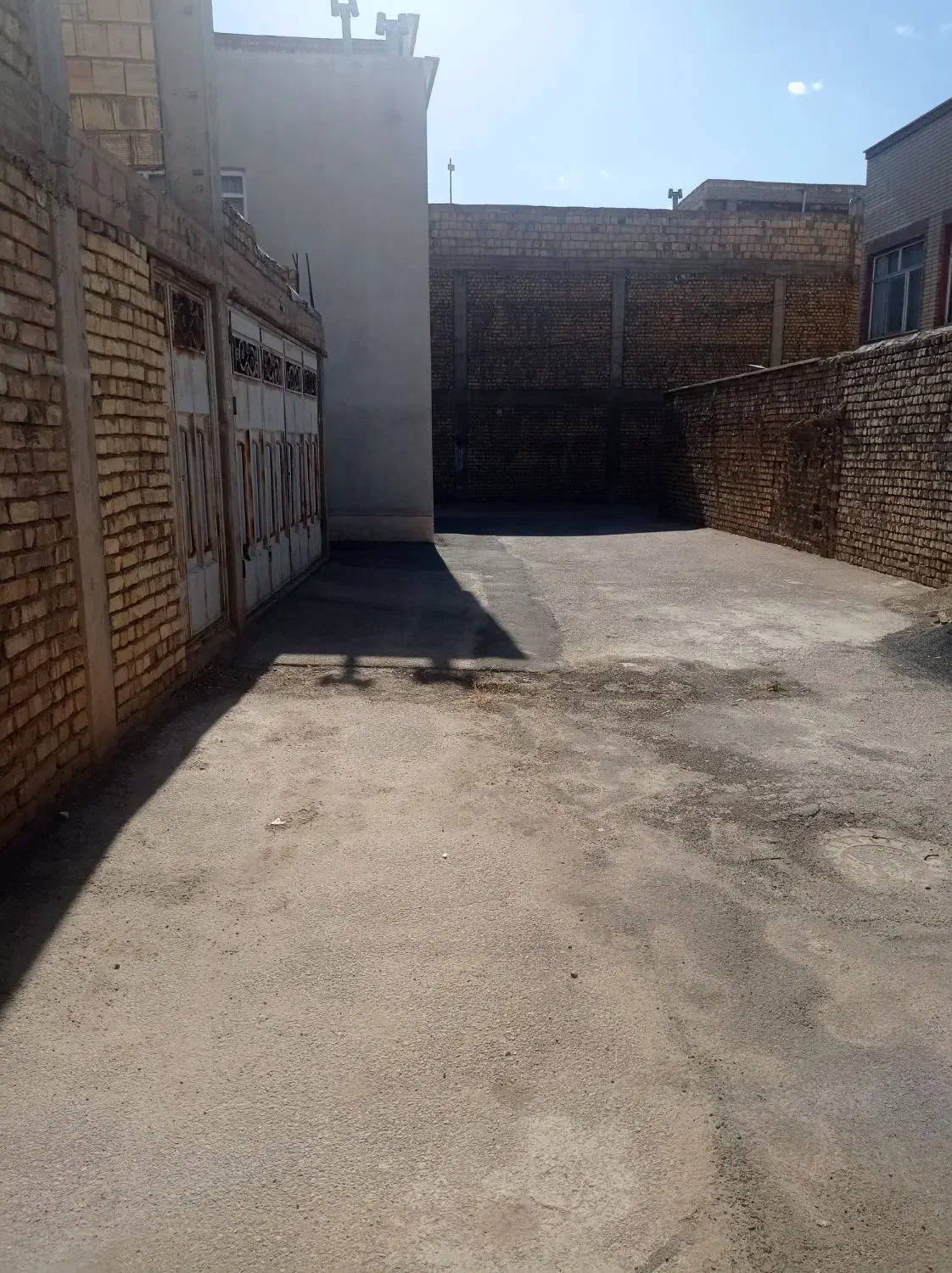 خانه ویلایی مبارکه نیمه ساخت
