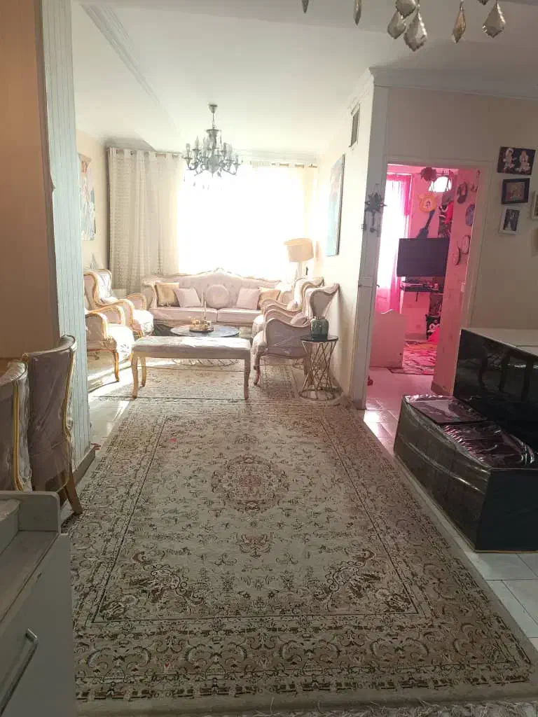 ۷۰ متر ۲ خواب رو به آفتاب سالن پرده خور