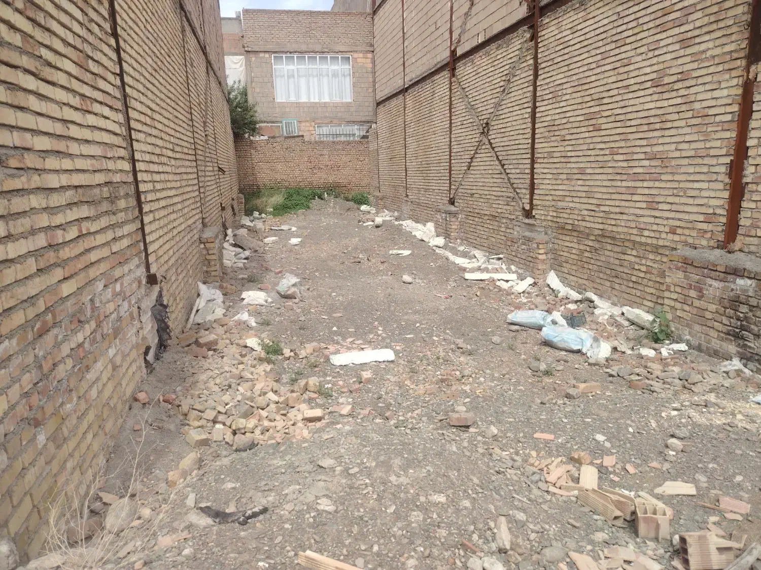 خانه چهار دیواری رسالت شرقی 24