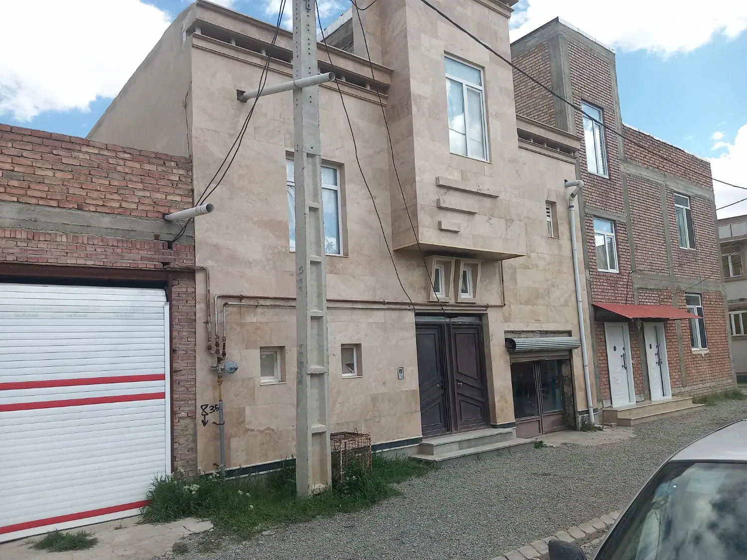 خانه دو طبقه در سیلاب