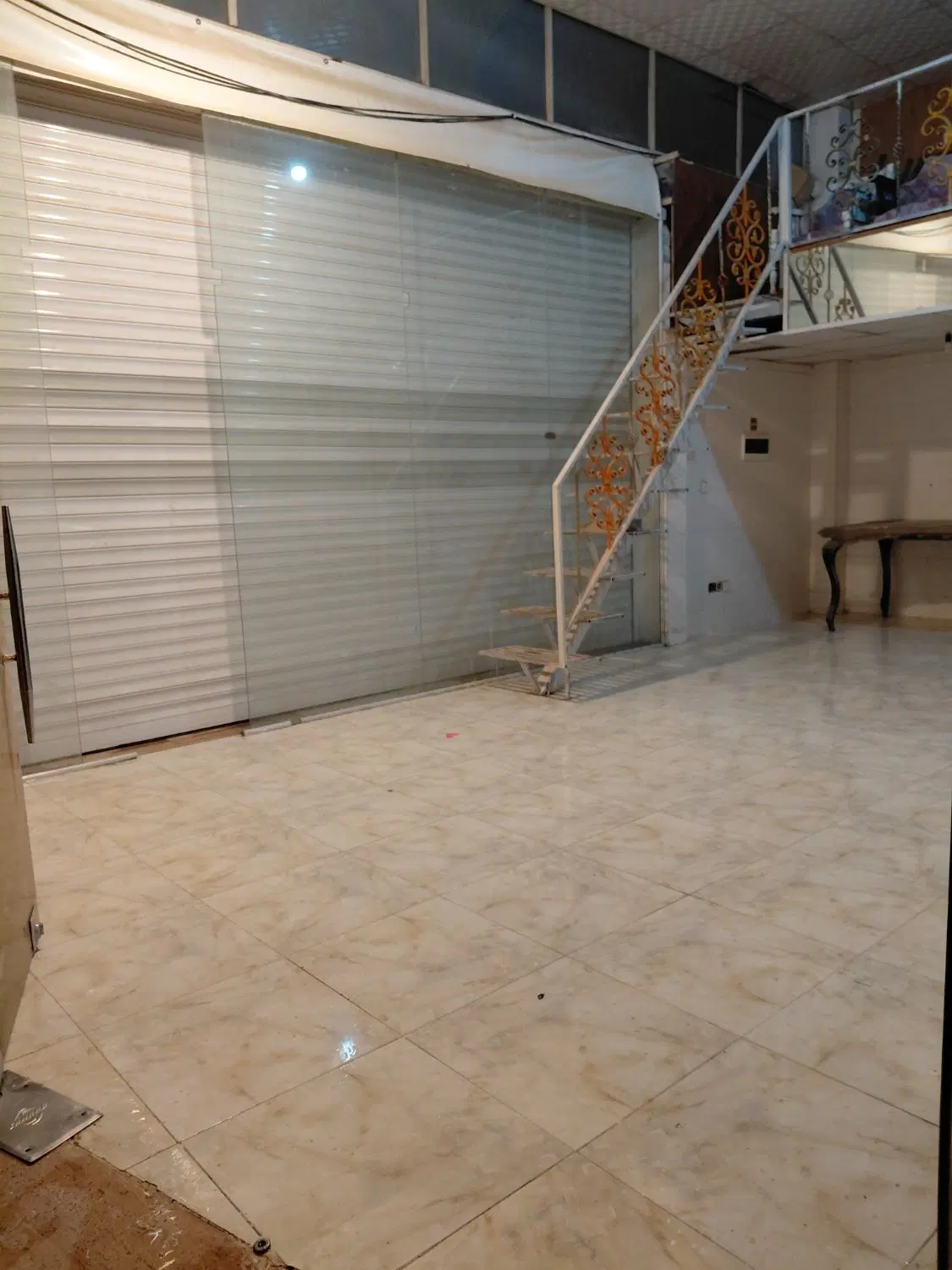 اجاره مغازه وانبار ۴۰ متری با ارتفاع ۴دارای بالکن