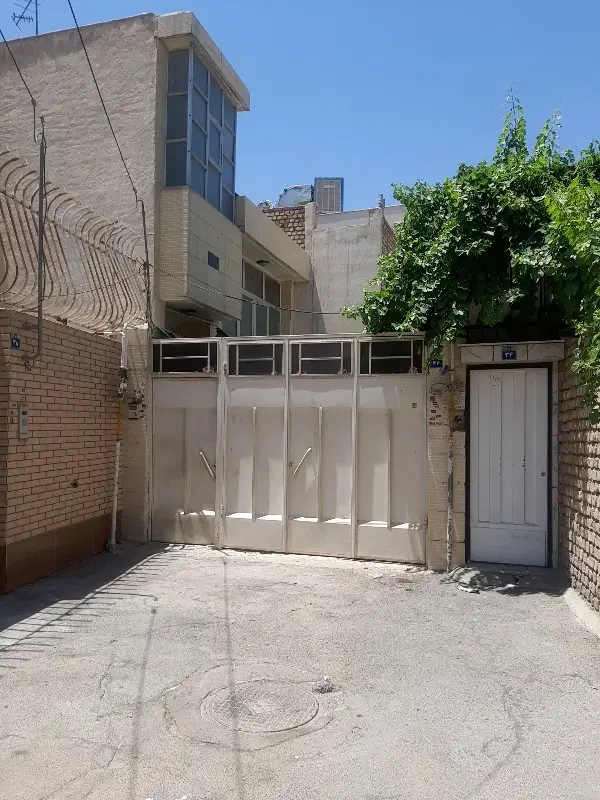 منزل دو طبقه