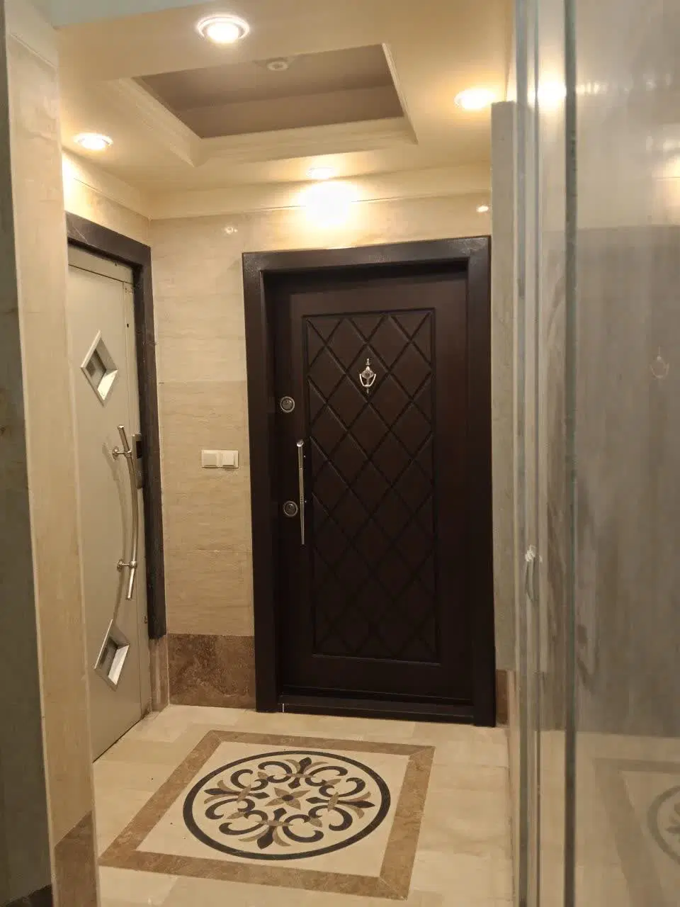 واحد آپارتمان تک واحدی پر نور یک خواب