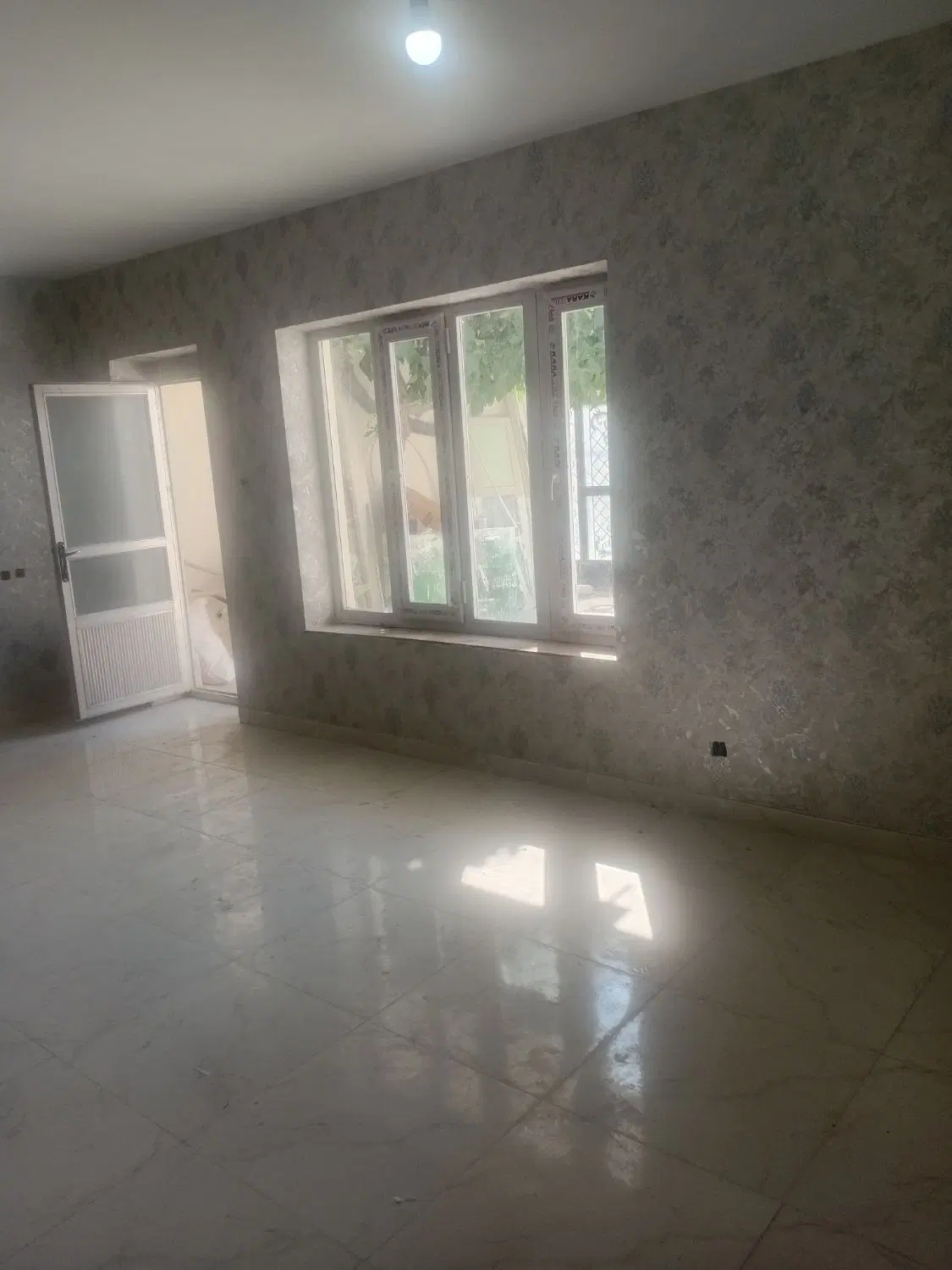 حیاط  حجتی پل مالک رحمتی، خیابان دانش،،شهرک بهشتی