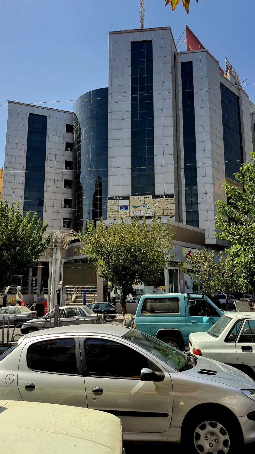 واحد اداری در طالقانی شمالی جنب پل آزادگان