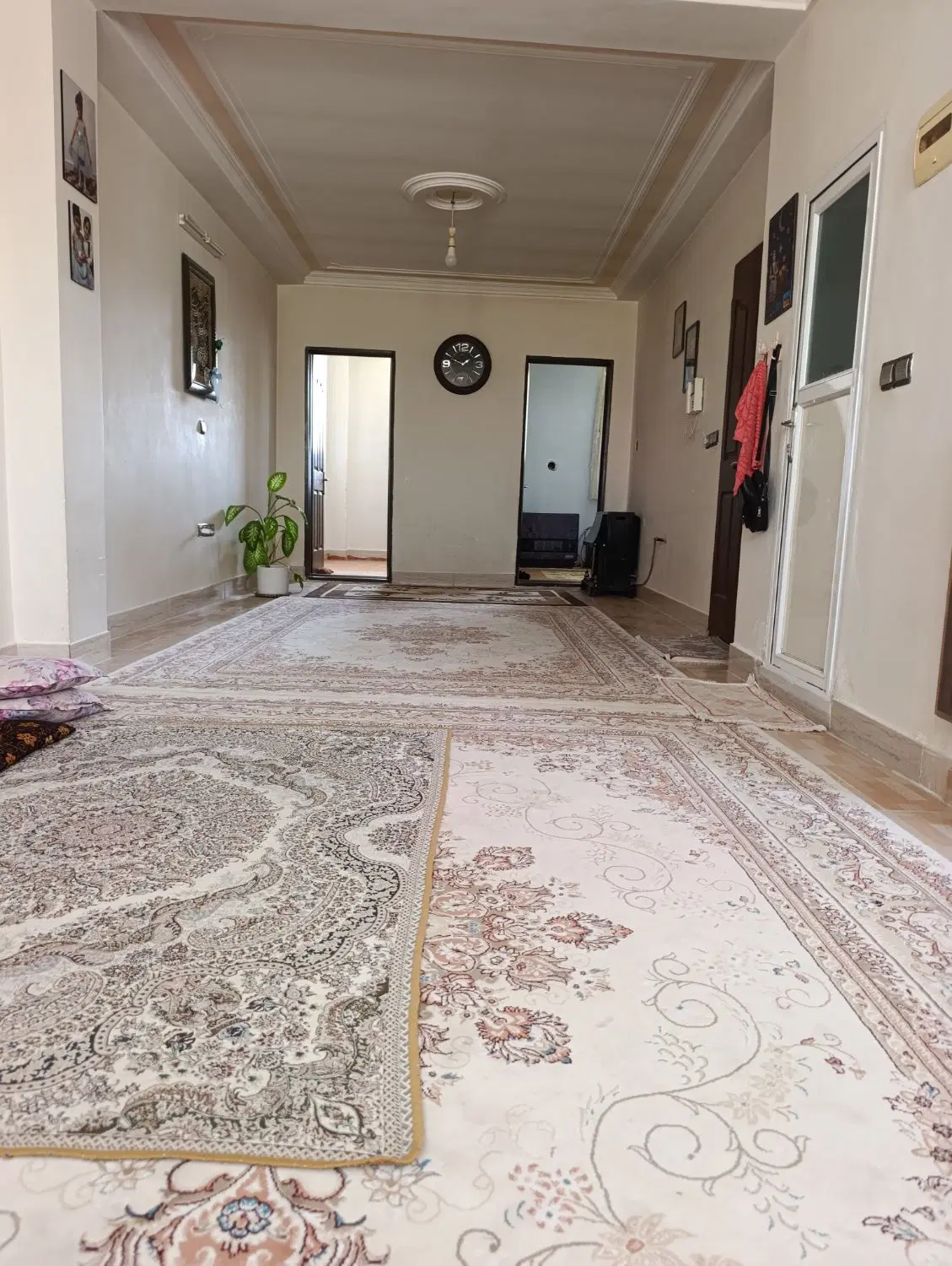 یک واحد 90 متری رهن کامل  300_000_000