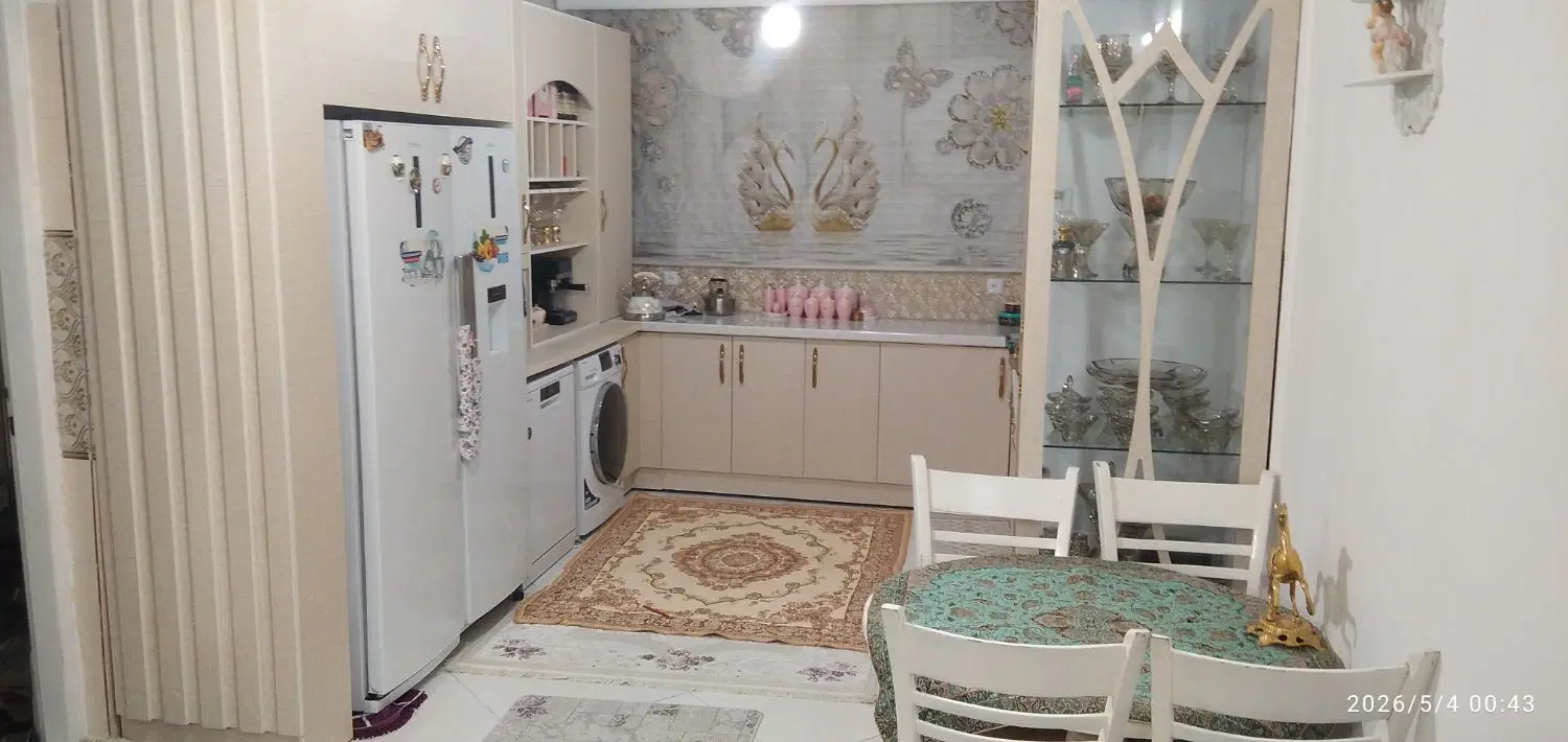 ملک 100 متری فول امکانات حیاط دار