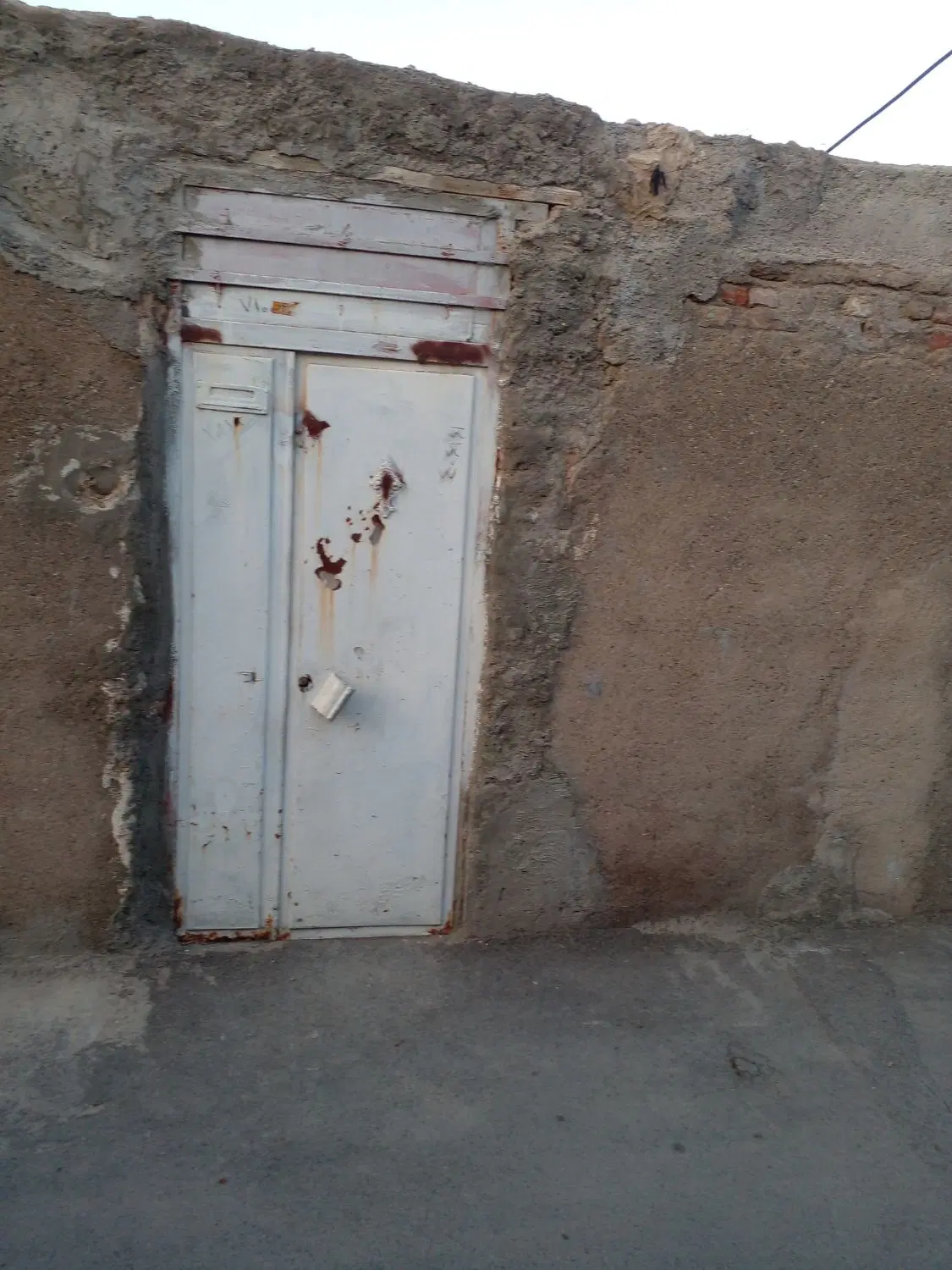 خانه گلنگی درباغ معروف دارای امتیاز سقف ندارد