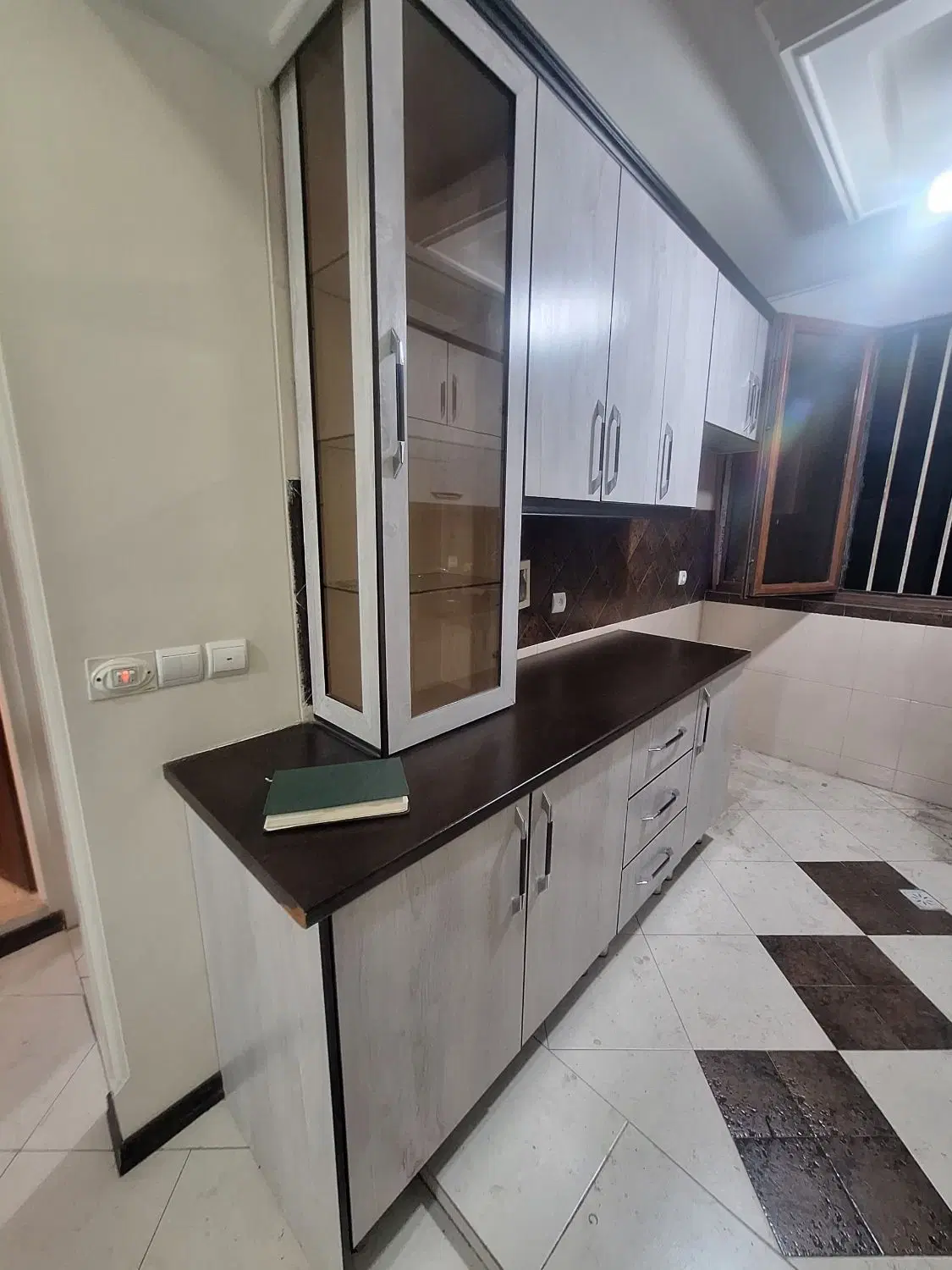 ۳۷مترخوش نقشه با پارکینگ و انباری _پاسدارگمنام