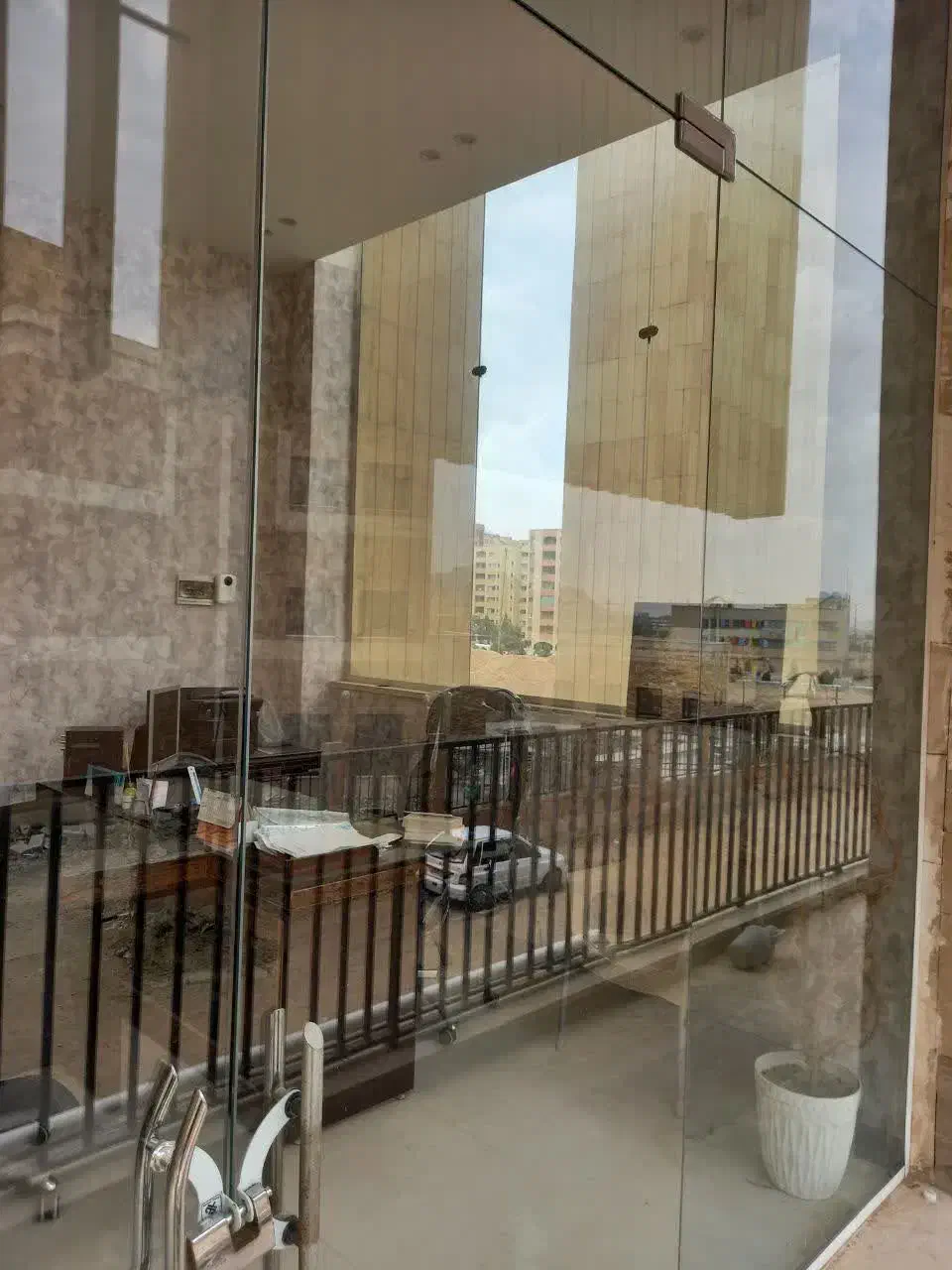 دفتر کار با امکانات اب برق کولر گازی نوساز شکیل