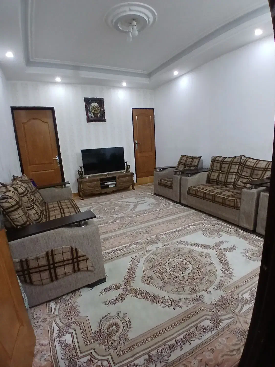فروش یک واحد اپارتمان به همراه خروجی جداگانه