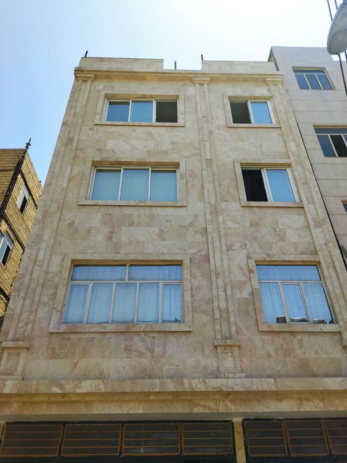 واحد ۱۱۸متری تک واحدی