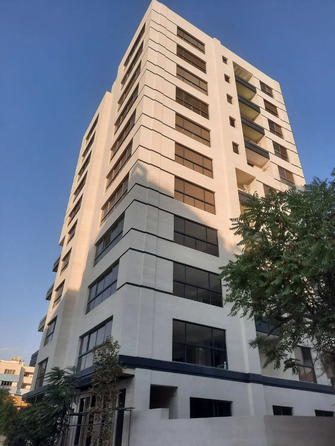 فروش آپارتمان ۱۳۰متری دوخوابه پزشکان