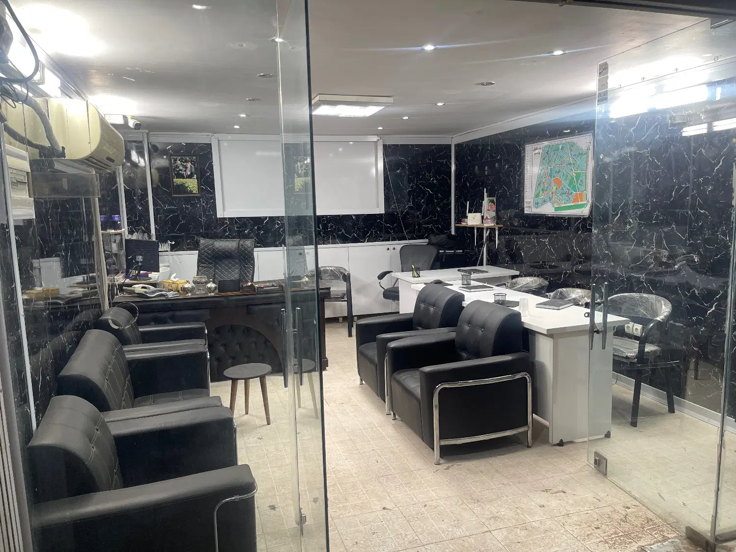 خانه ویلایی سه طبقه با مغازه