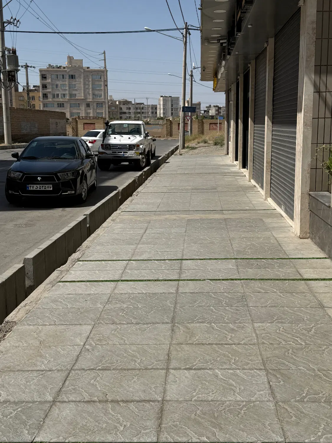 حاشیه رفیعی ۶۰ متر مغازه صفر