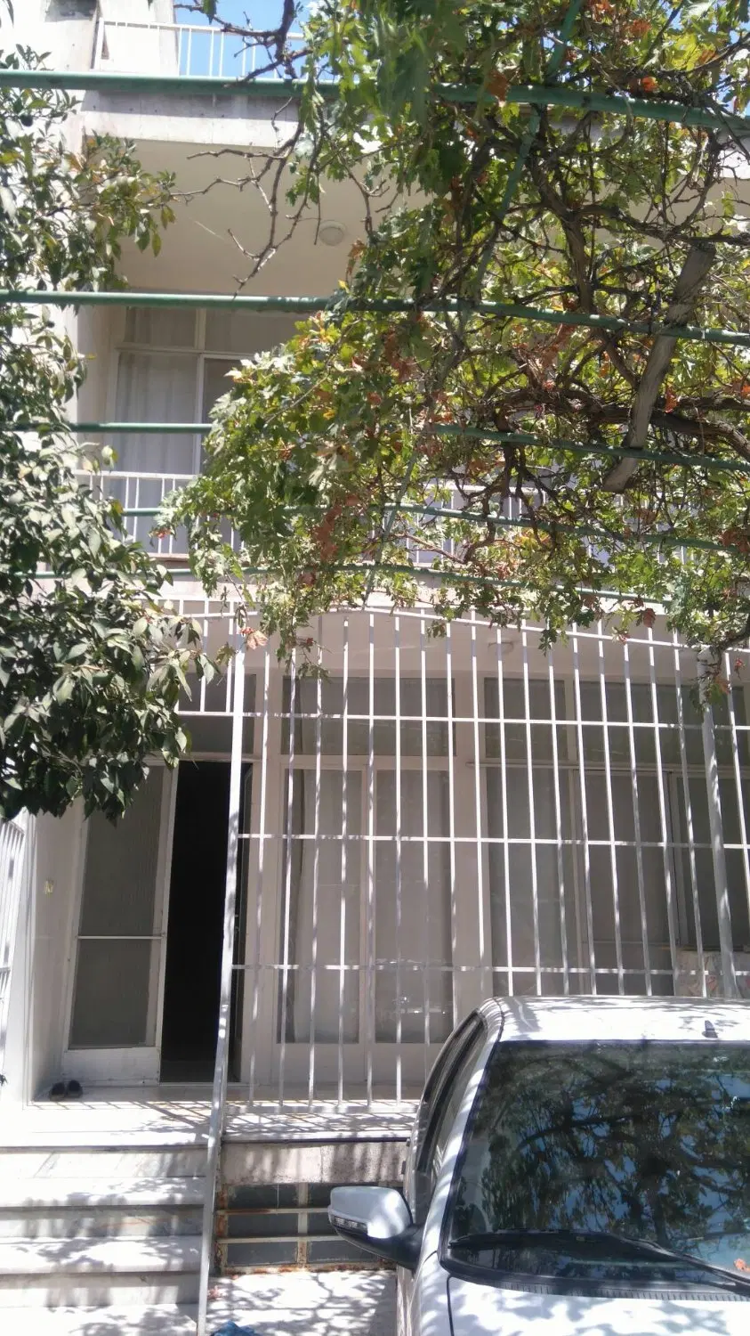 خانه ۱۲۰ متری کلنگی دو طبقه قابل سکونت