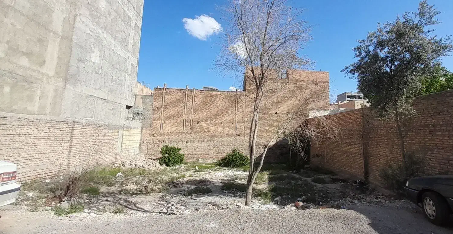 زمین فروشی