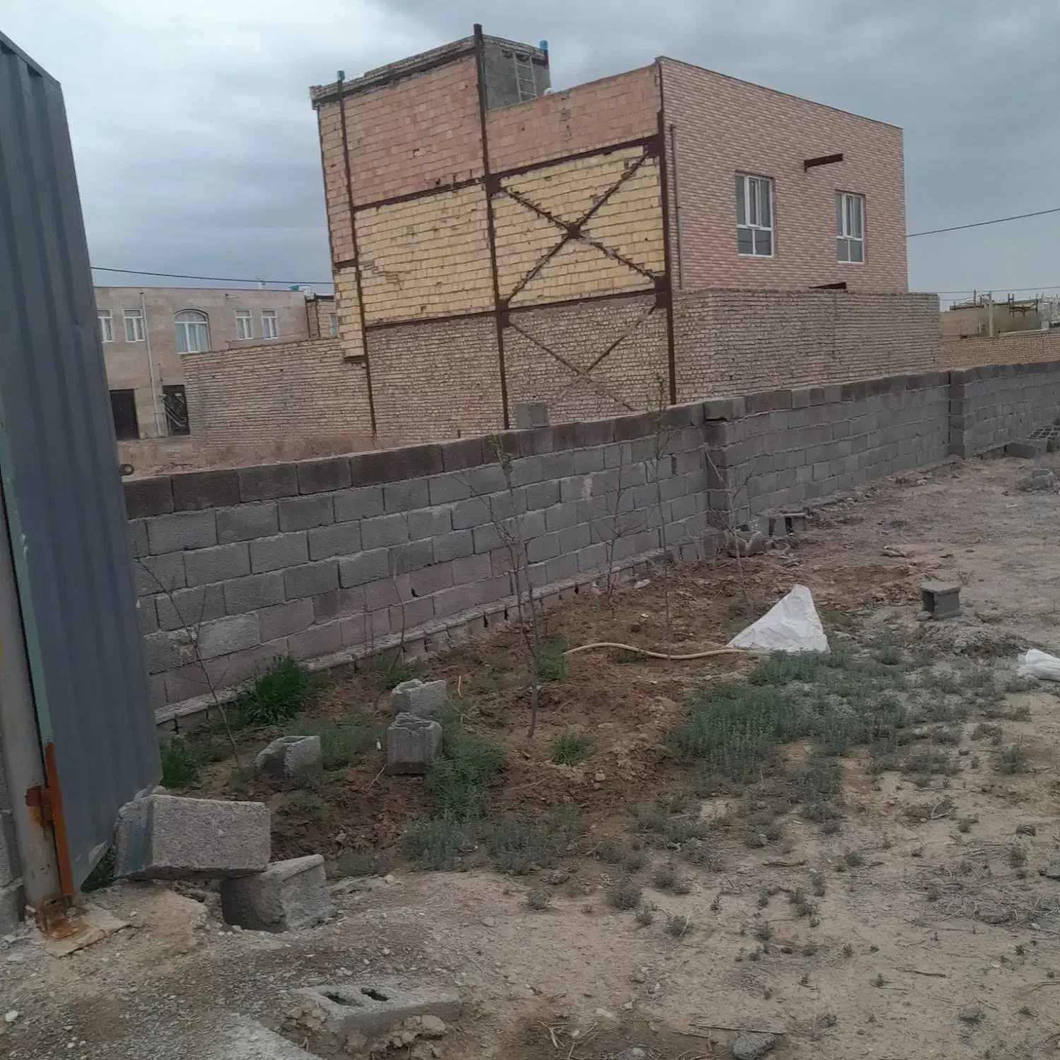زمین صدو چهل متری
