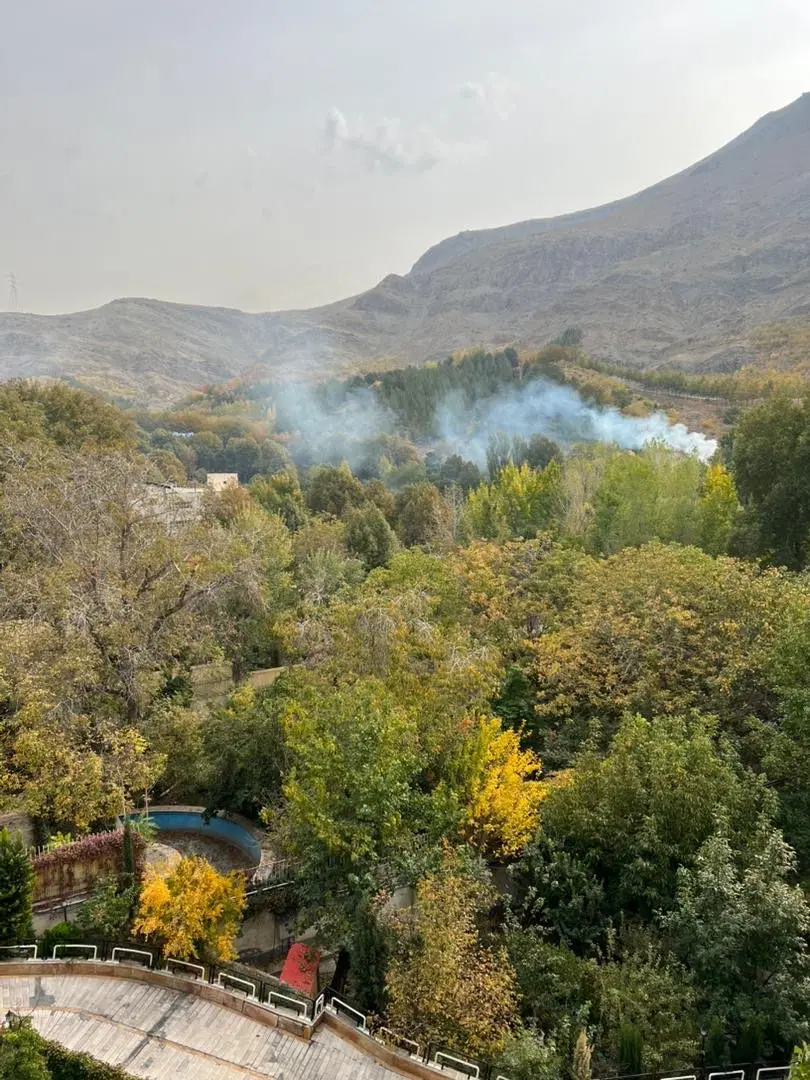 ۴۰۰متر مغازه بر اصلی _۳۰۰متر کف _۱۰۰متر بالکن