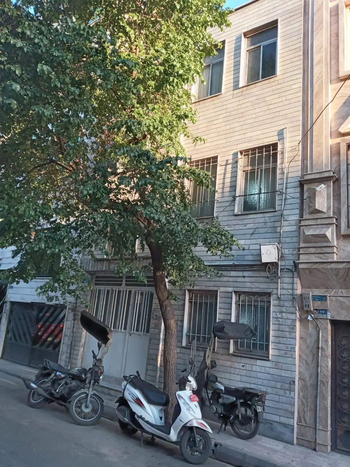 ۱۲۰ متر کلنگی ۲ طبقه و نیم جنوبی _ فوری فروشی