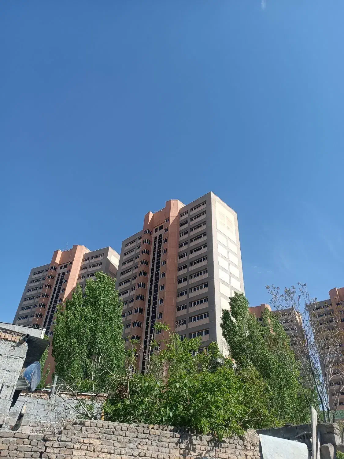 منزل مسکونی در وردان ۱۰۰متر ساخت ۲۰۰متر حیاط