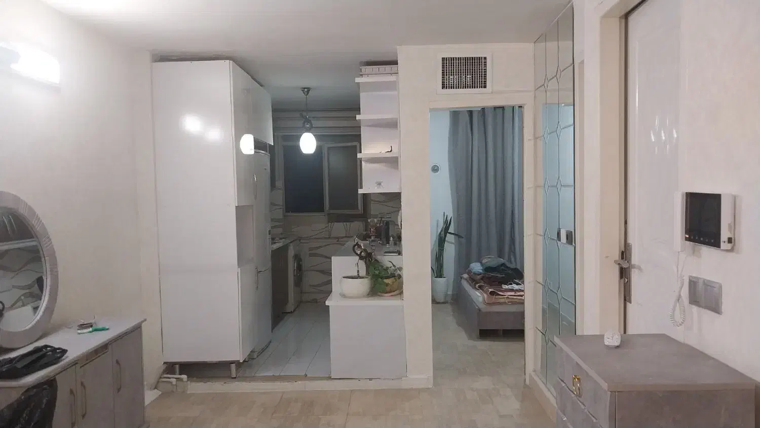 همخانه خانم موجه شاغل حداکثر ۴۵ ساله