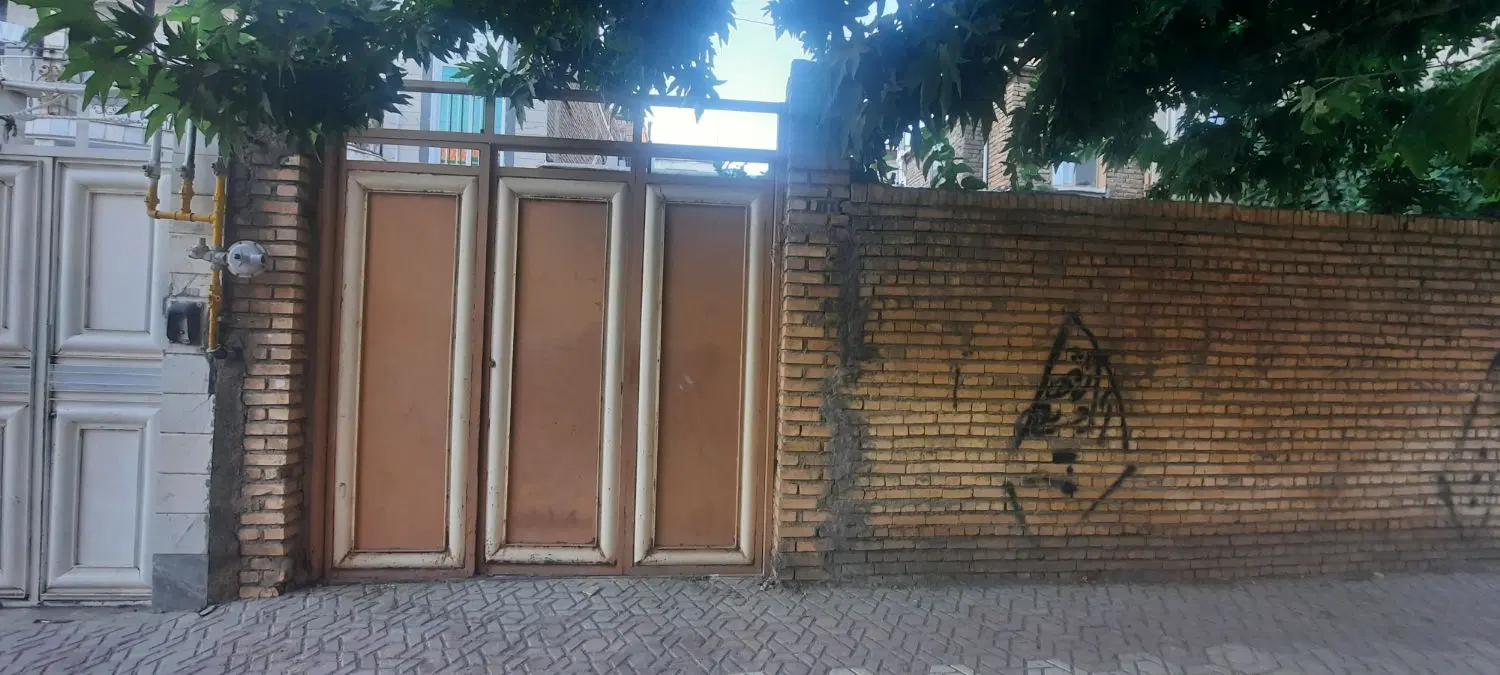 درب آهنی  خانه