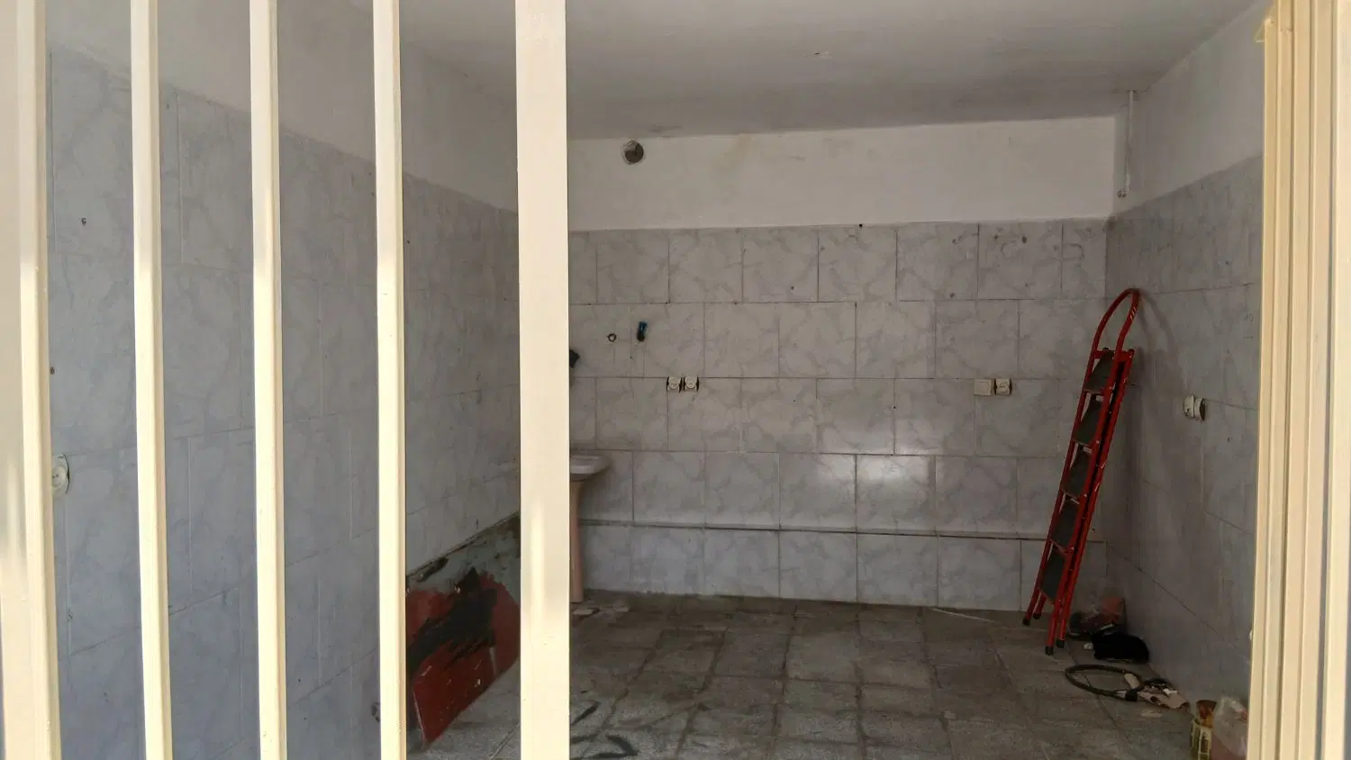 یک باب مغازه ۱۶ متری