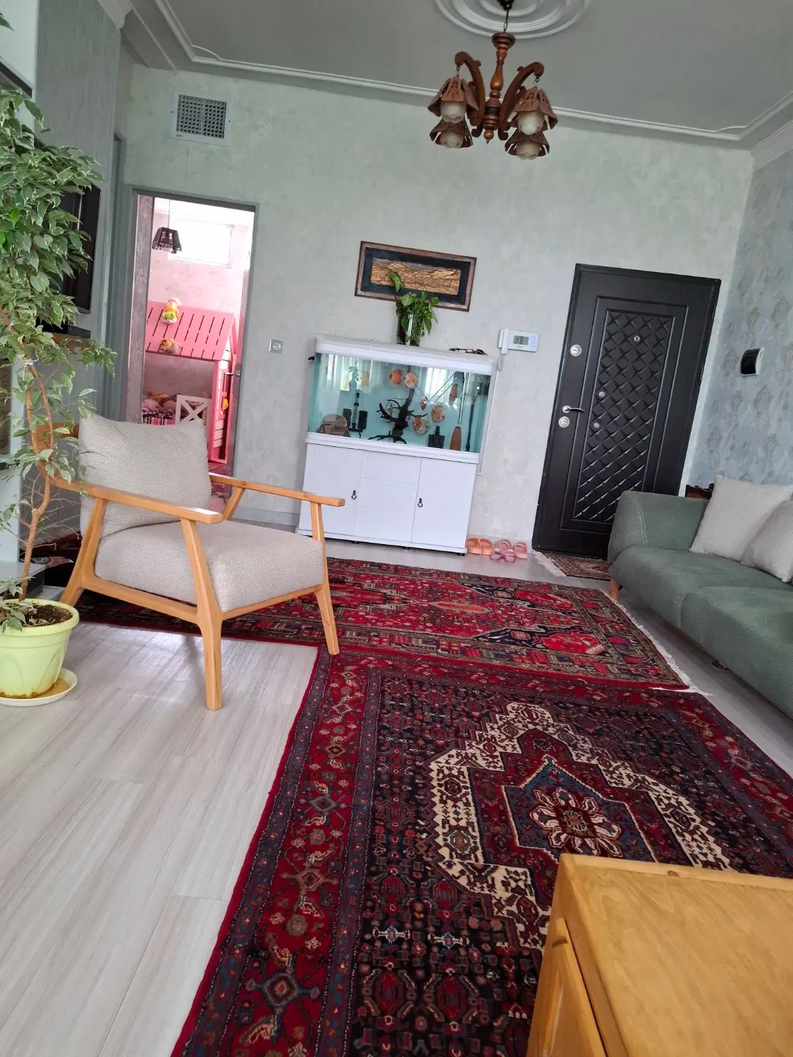 واحد ۷۲ متری شریعتی
