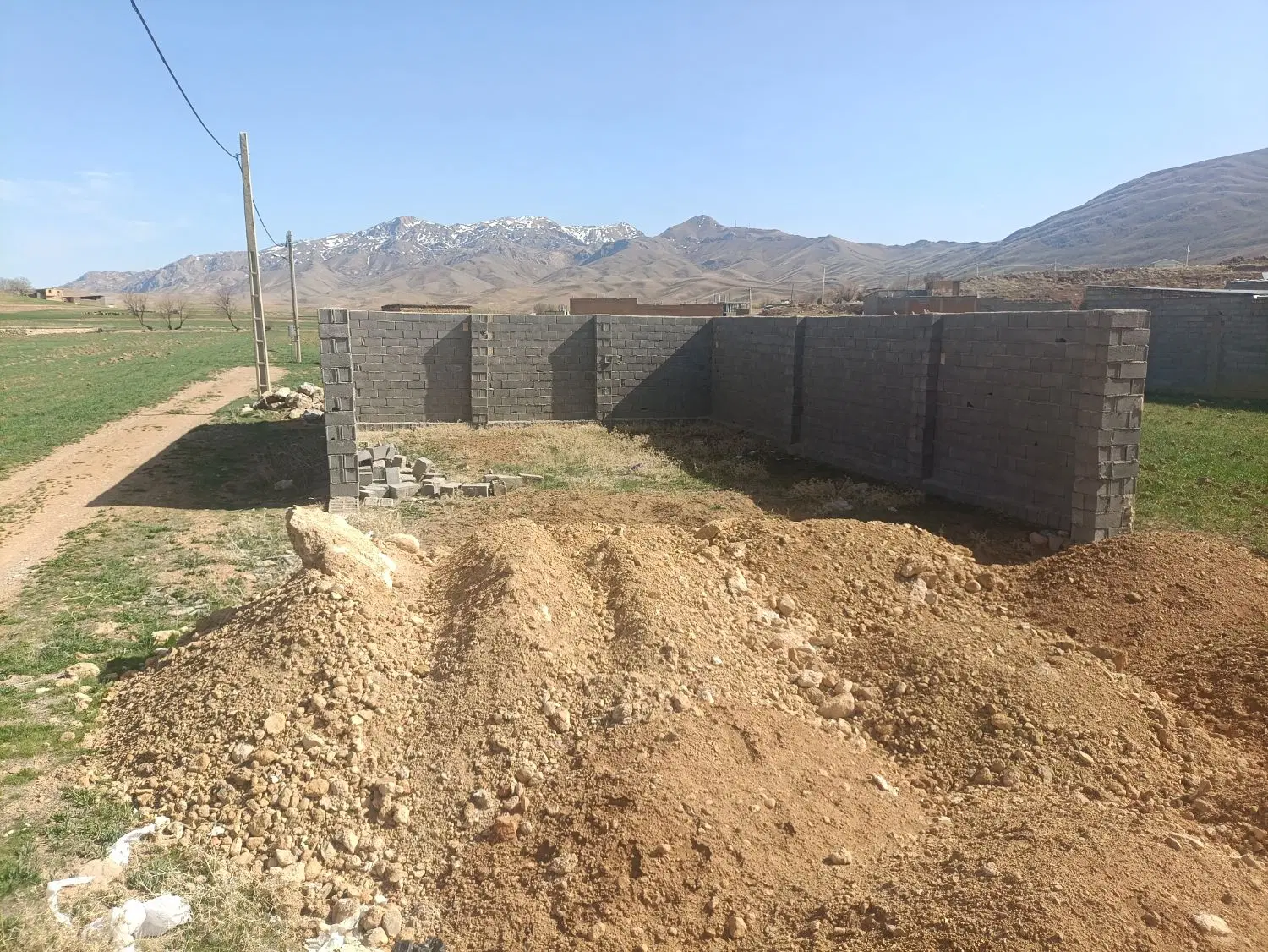 زمین ۲۸۰ متری دو بر آماده ساخت با نقشه نظام مهندسی