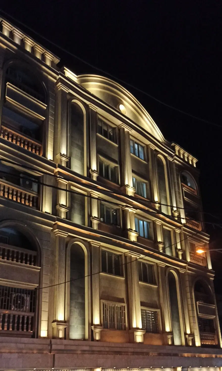 رهن ۱۳۰ متری_تاپ ترین لوکیشن شرقی کیاناباد_سه خواب