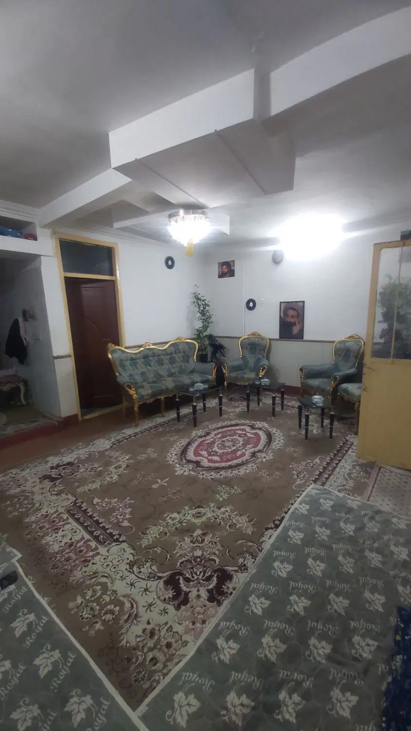 ویلایی همکف داخل کوچه دو متری درب روبه‌رو خ وحید۲۱