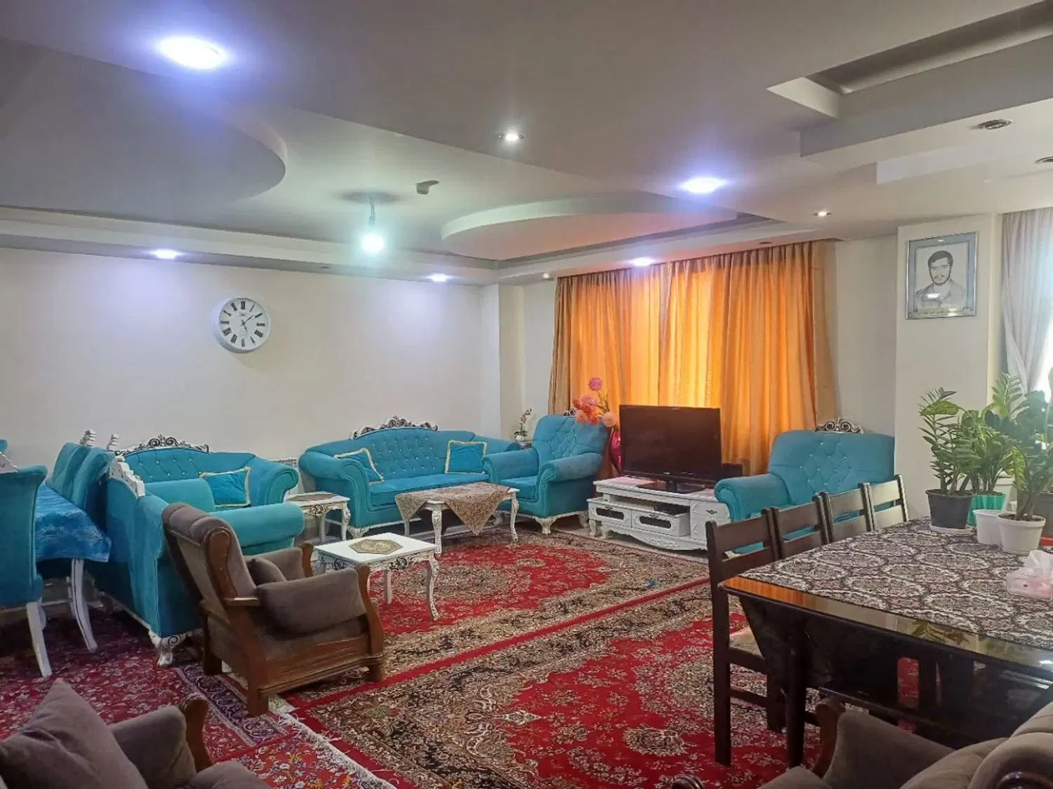 آپارتمان ۱۲۶متری، ۳خوابه، لاله ۱ رو به نما، شمالی
