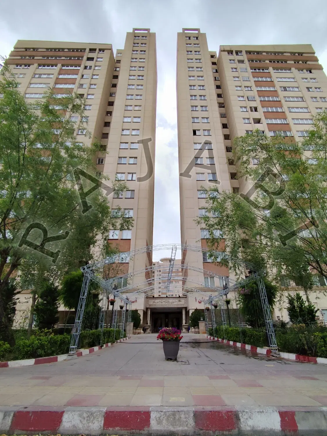 برج آسمان دریاچه 110 متر خوش نقشه و شیک