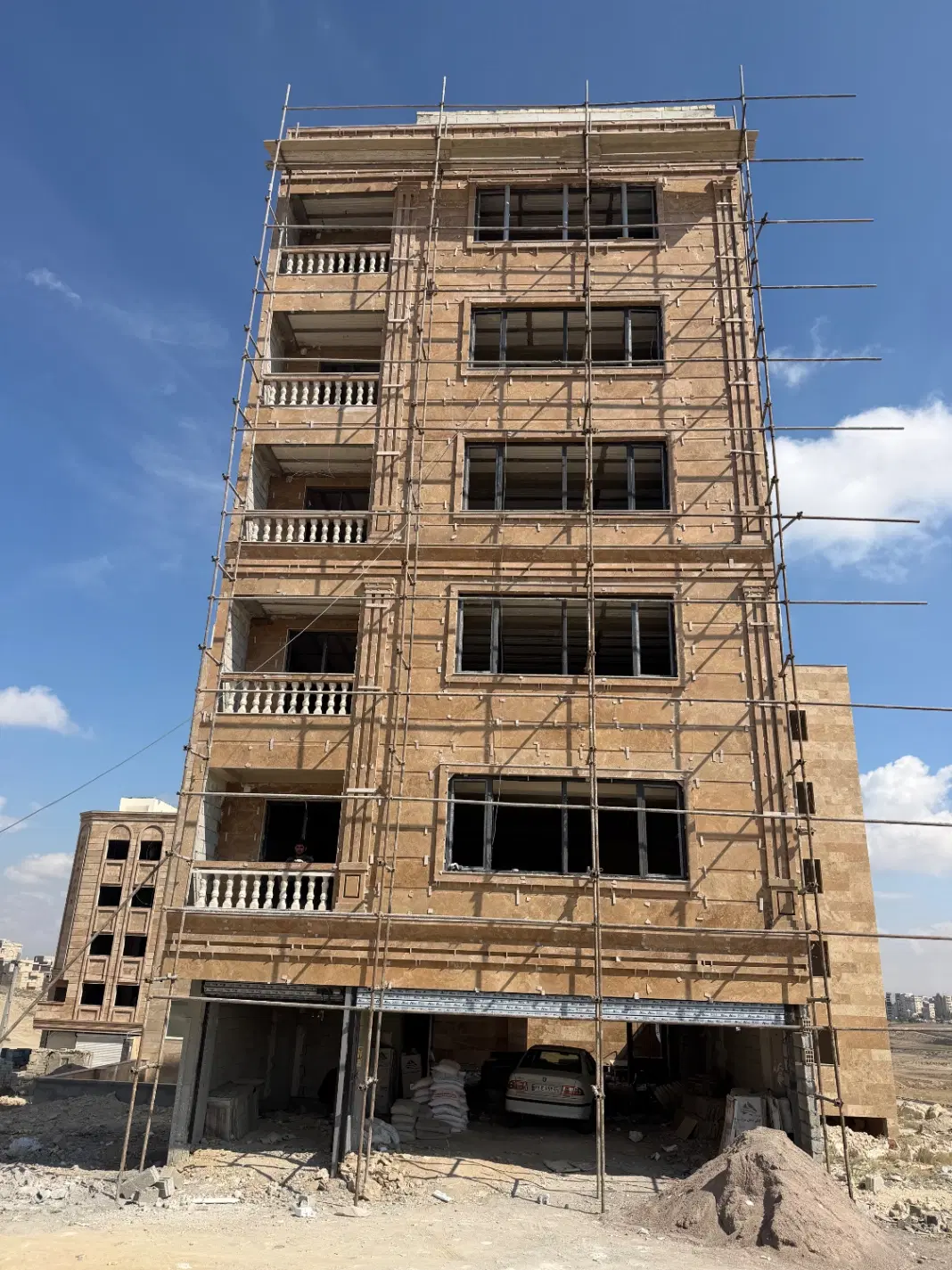 فروش واحد در بلوک ۱۲ کوثر