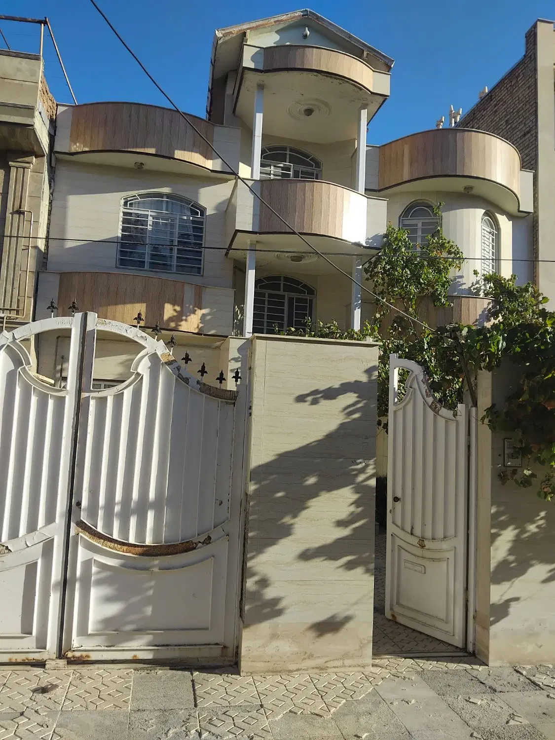 منزل مسکونی فروشی