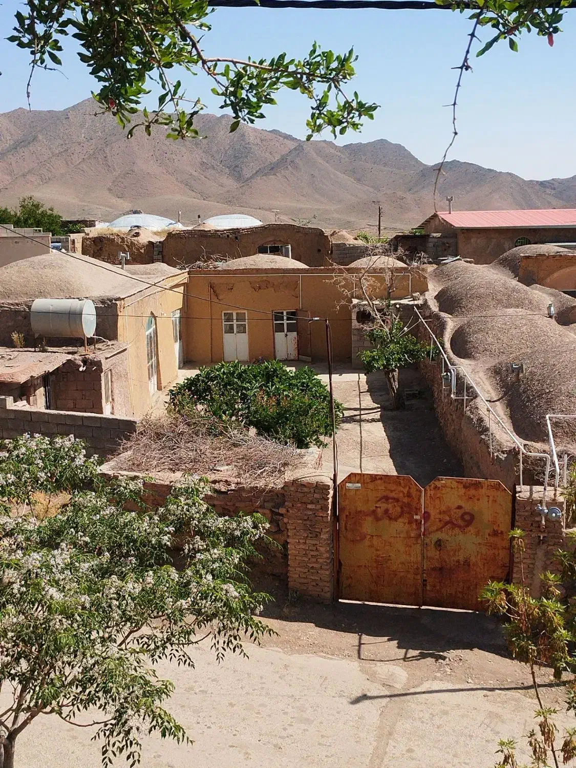 خانه گنبدی فروشی روستای چاهکنوییه